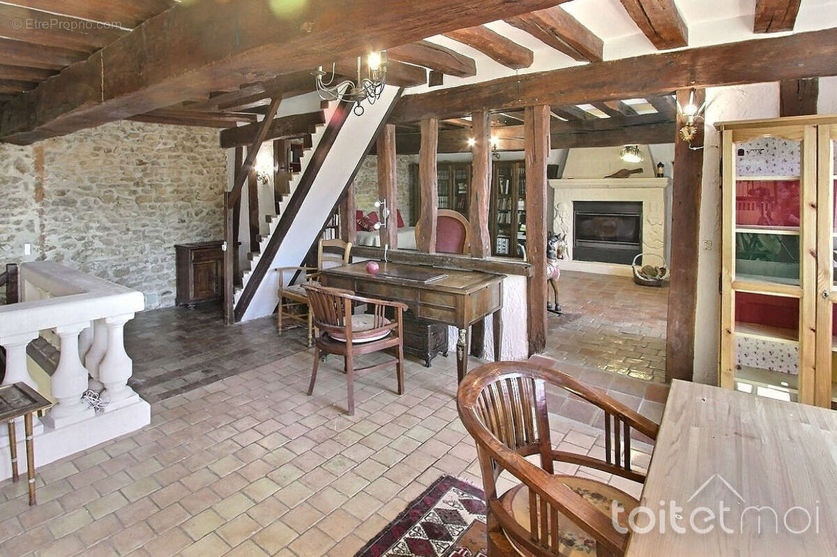 Maison à LA CELLE-LES-BORDES