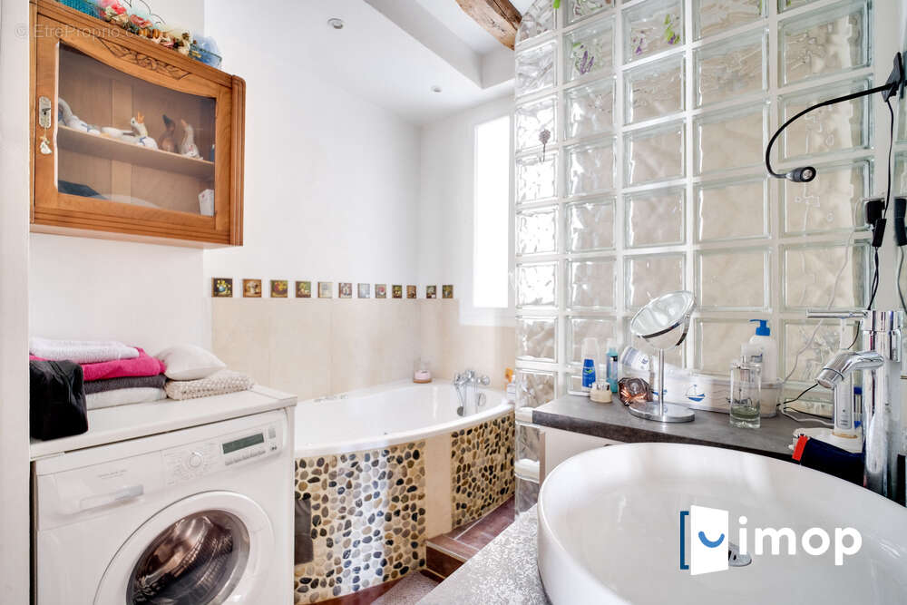 Appartement à PARIS-1E