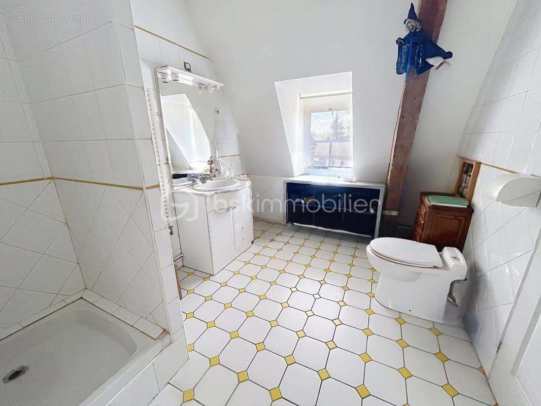 Maison de caractere avec jardin et garage - photo 12