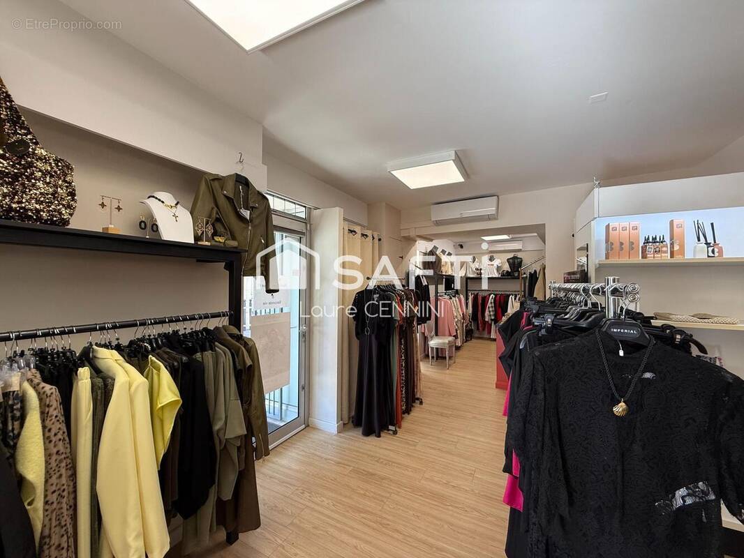 Photo 1 - Commerce à VALREAS