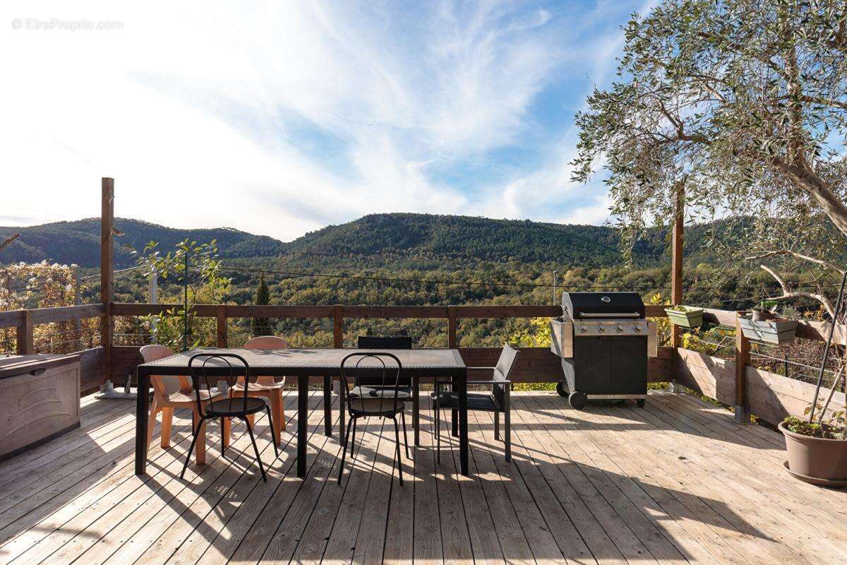 Maison à BAGNOLS-EN-FORET