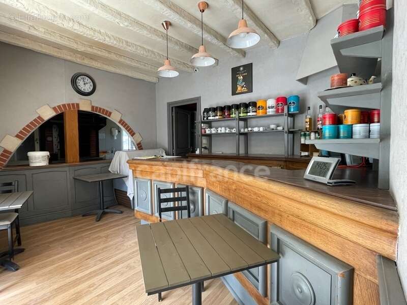 Commerce à BONNEUIL-MATOURS