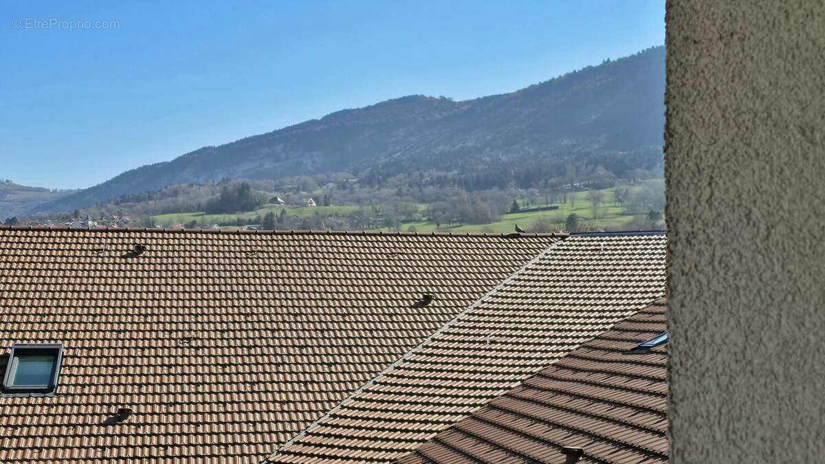 Beaumont Le Châble : Lumineux T3 avec garage et cave - photo 2
