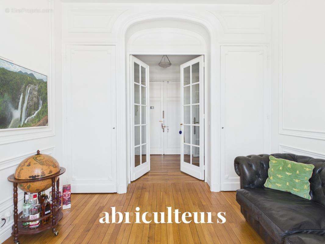 Appartement familial - 189 m² - 7 pièces - Charme de l'ancien en vente à Saint-Mandé (94160) - photo 8