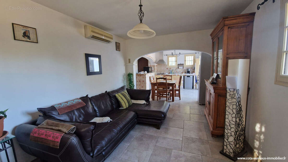 Maison à LA ROQUE-SUR-PERNES