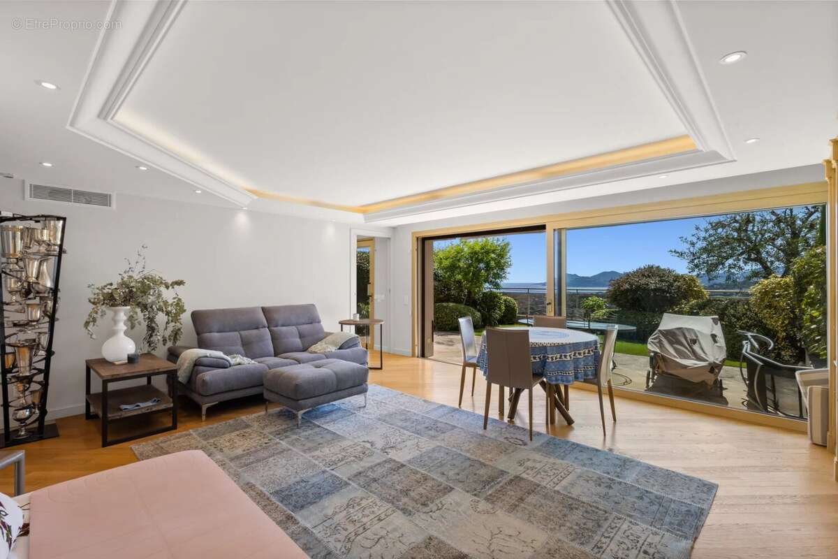 Appartement à LE CANNET