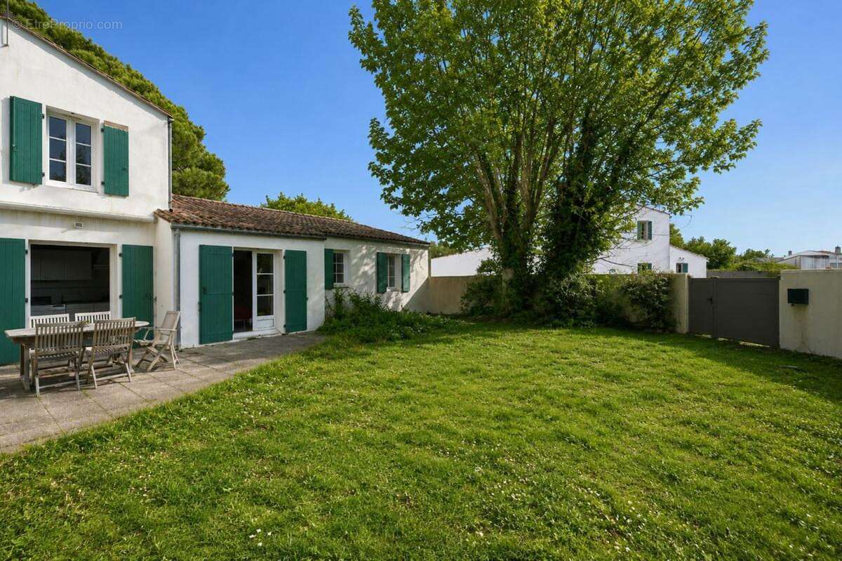 Maison à LES PORTES-EN-RE