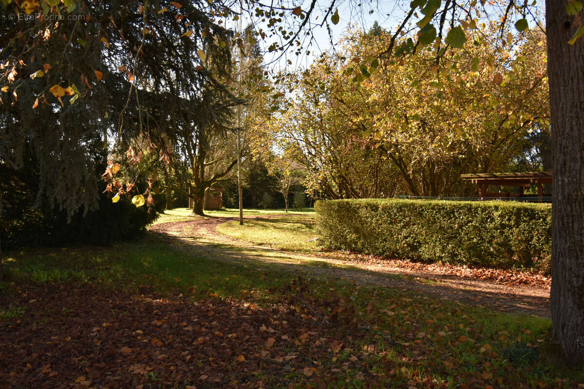 Maison à PUY-L&#039;EVEQUE