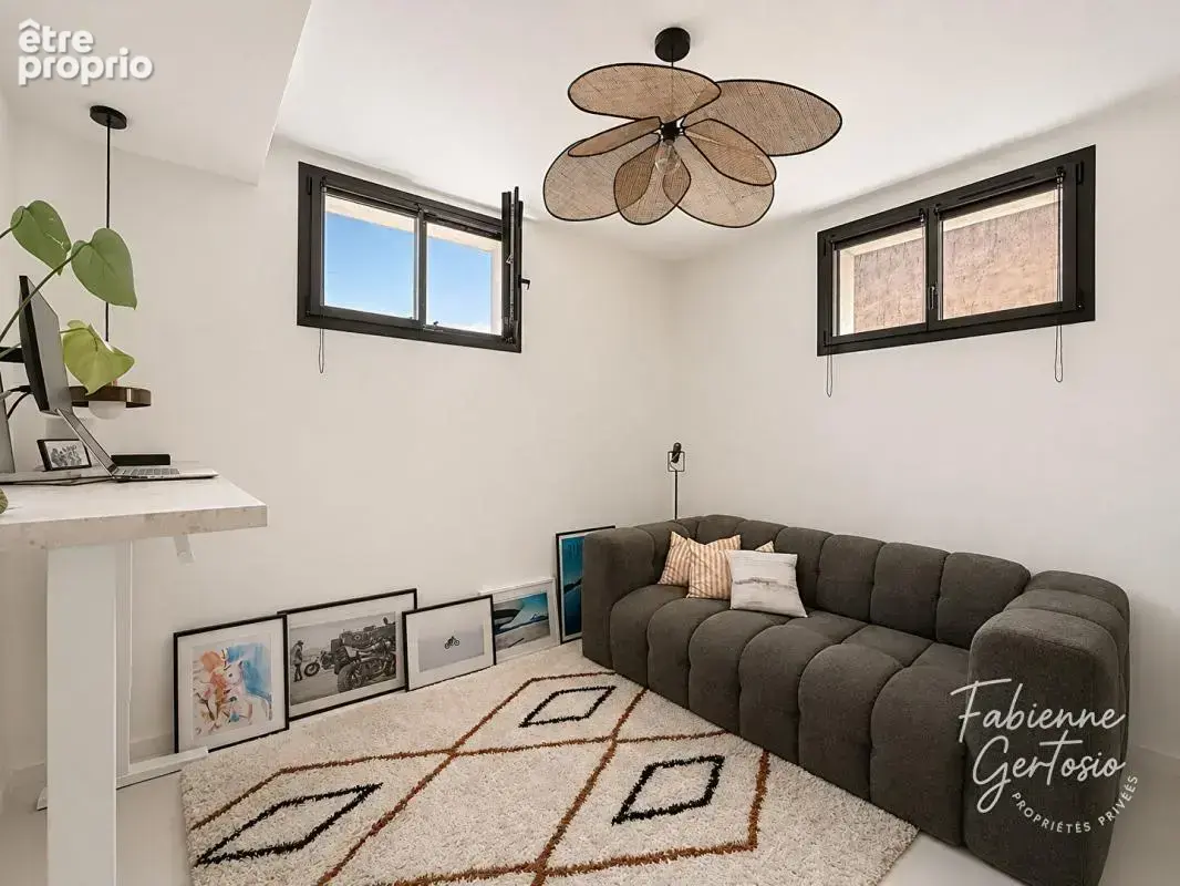 La Ciotat ! RARE ! Maison de ville réinventée à 5mn  à pieds des plages et du port - photo 6