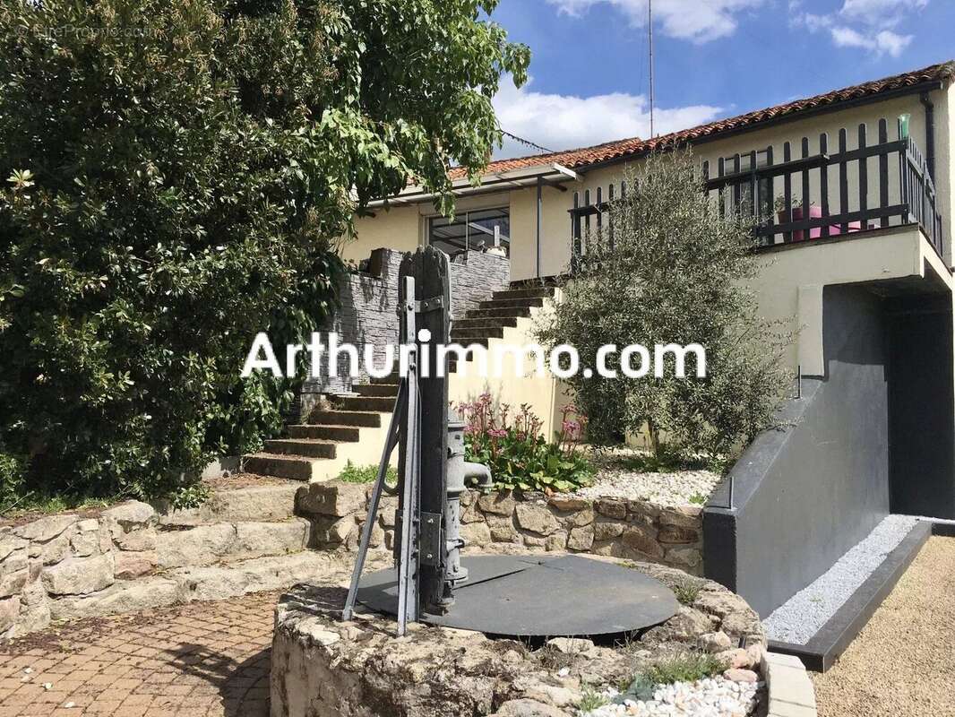 Maison à NUEIL-LES-AUBIERS