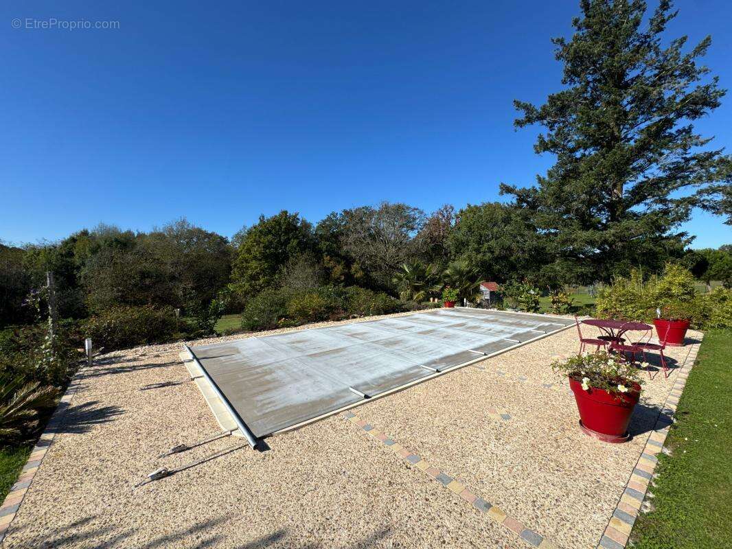 Maison à NOTRE-DAME-DE-SANILHAC