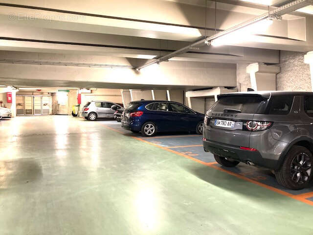 Parking à PARIS-6E