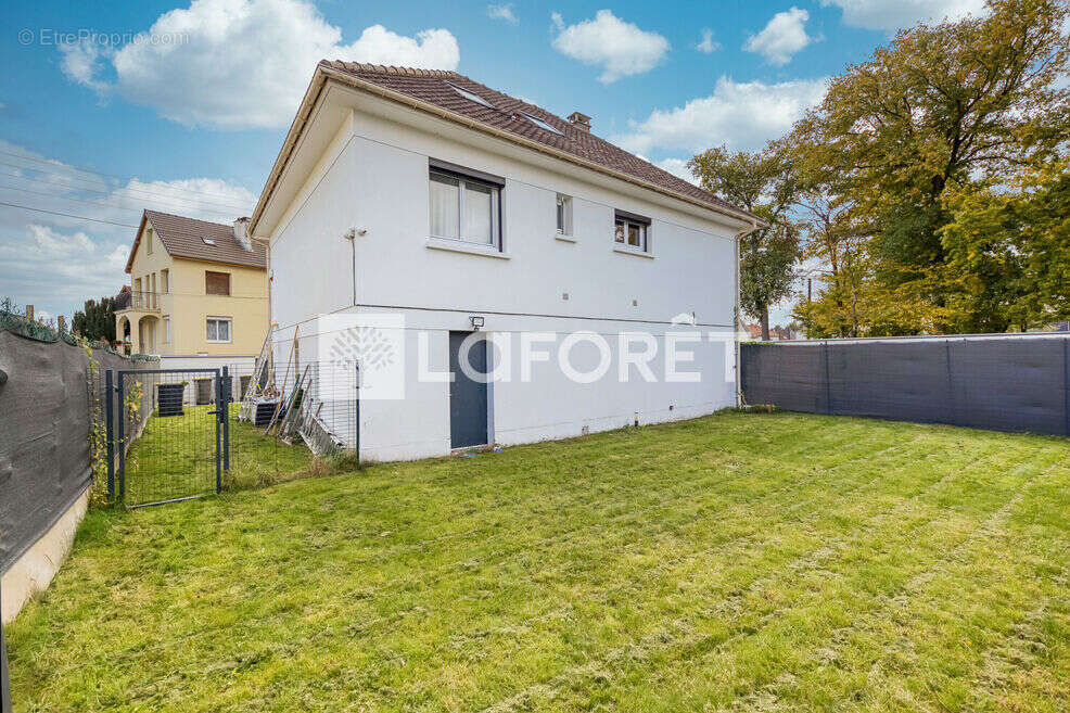 Maison à OZOIR-LA-FERRIERE