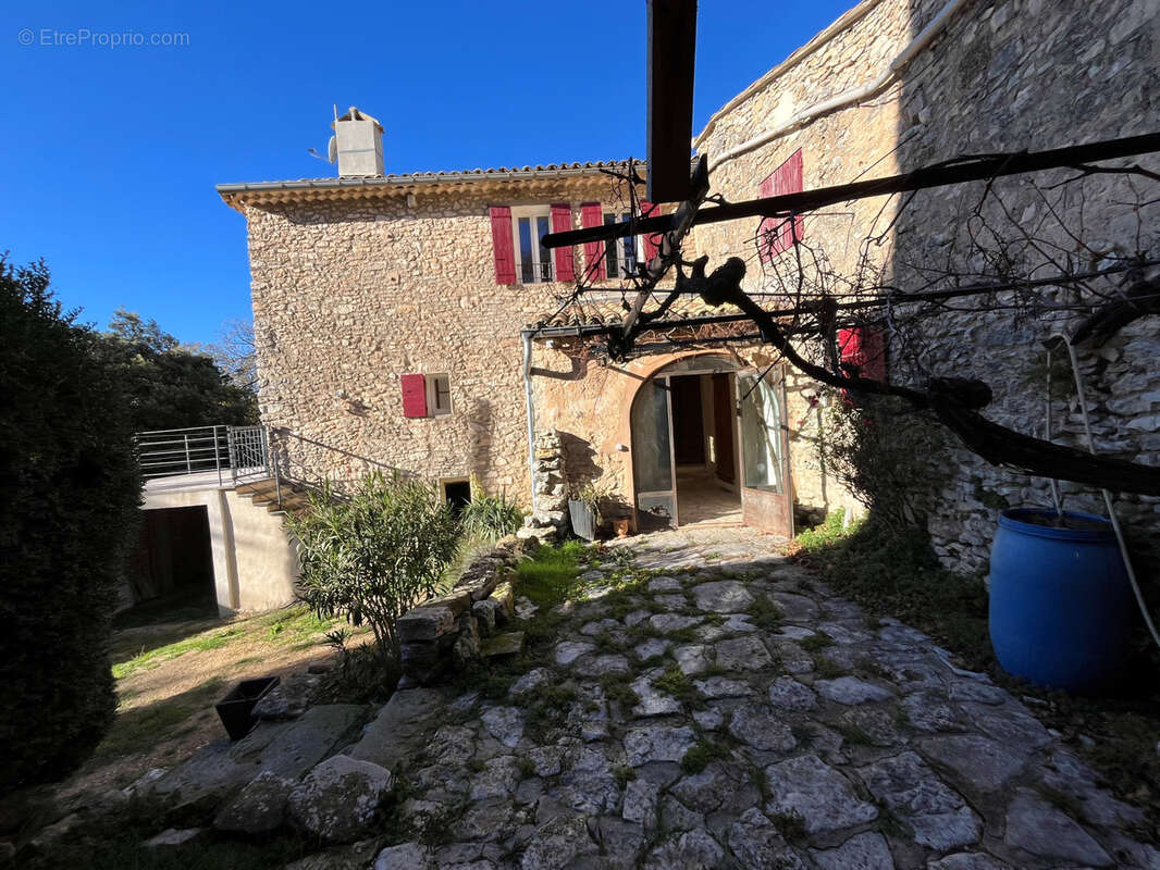 Maison à SAINT-SATURNIN-LES-APT
