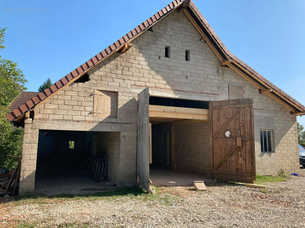 Maison à FRANGY-EN-BRESSE