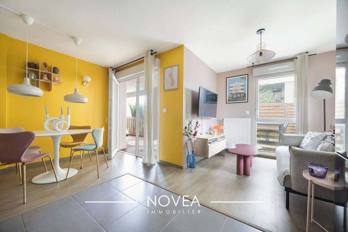 Appartement à SATHONAY-CAMP