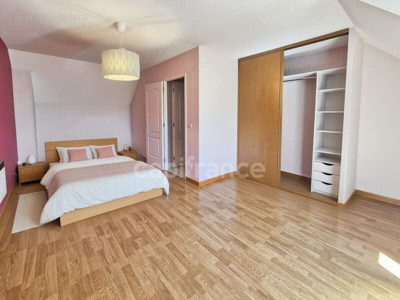 Maison à VERNOU-LA-CELLE-SUR-SEINE