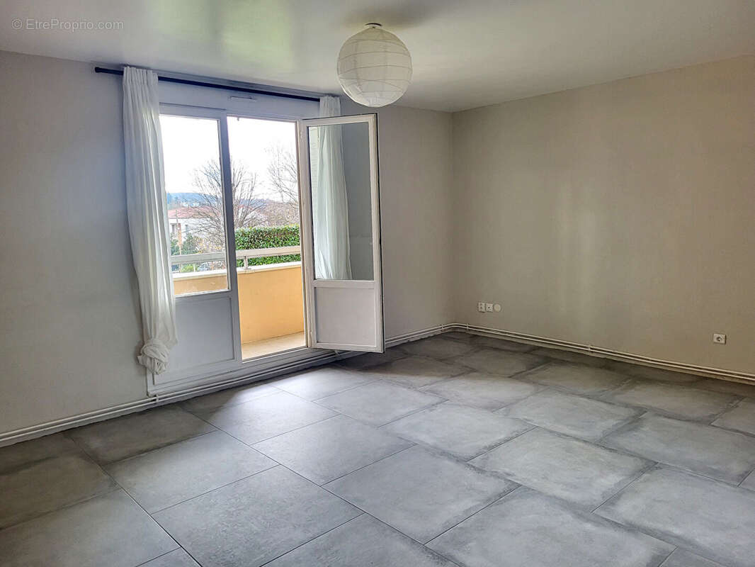 Appartement à NEUVILLE-SUR-SAONE