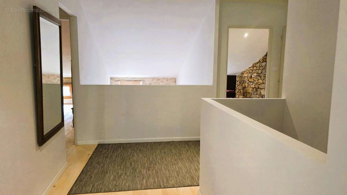 Maison à LARROQUE