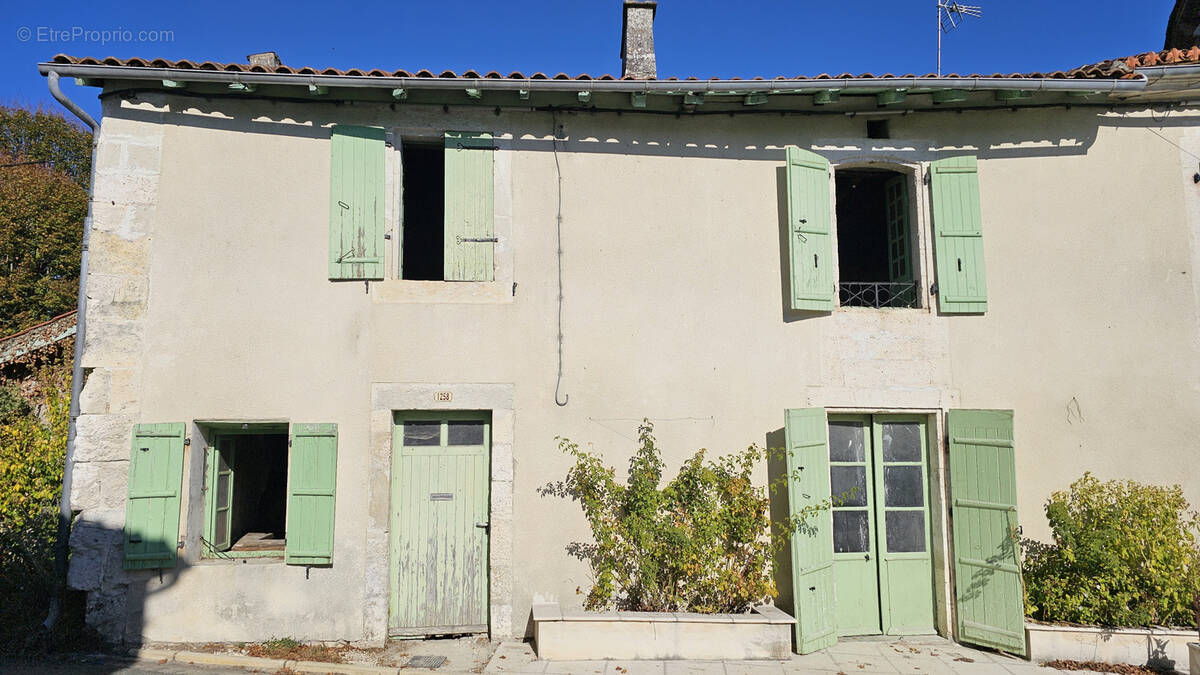 Maison à SAINT-MARTIAL-VIVEYROL