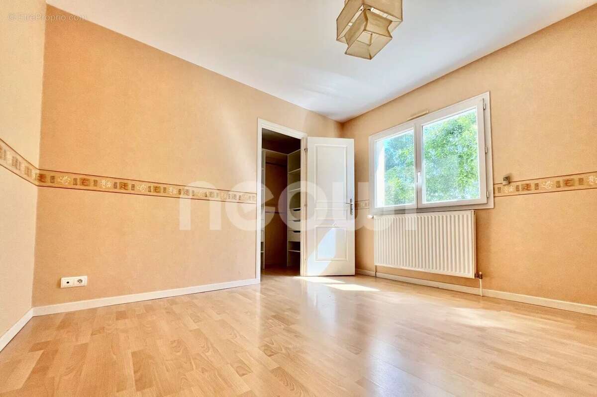 Maison à SAINT-BONNET-PRES-RIOM