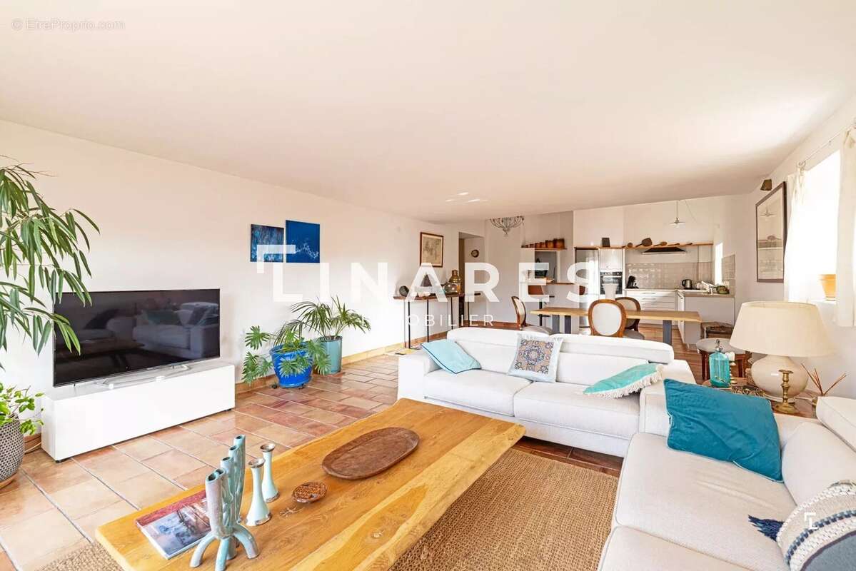 Appartement à MARSEILLE-2E