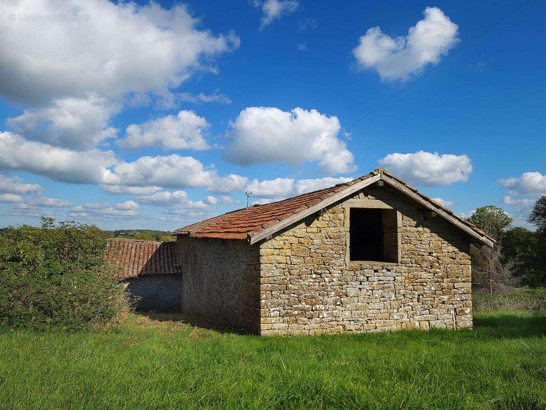 Maison à LACAPELLE-LIVRON