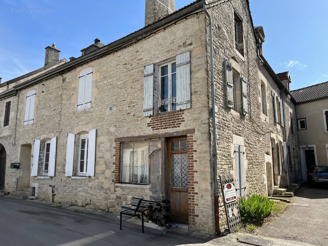 Maison à LES RICEYS
