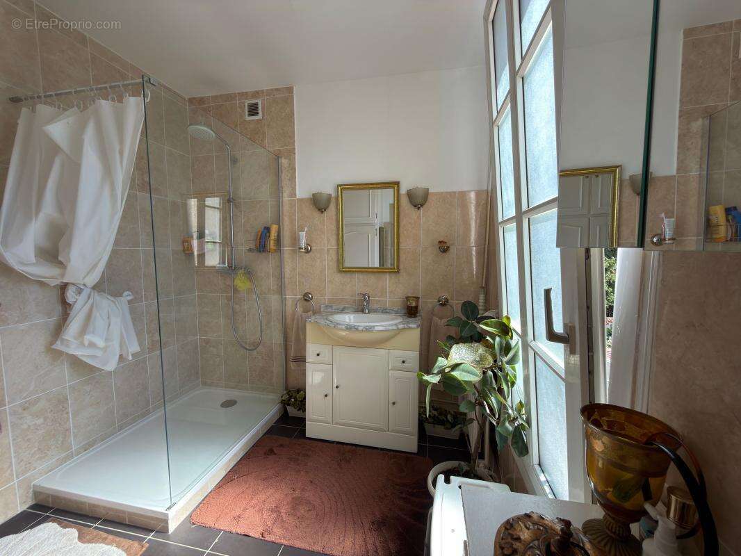 Maison à SAINT-MAUR-DES-FOSSES