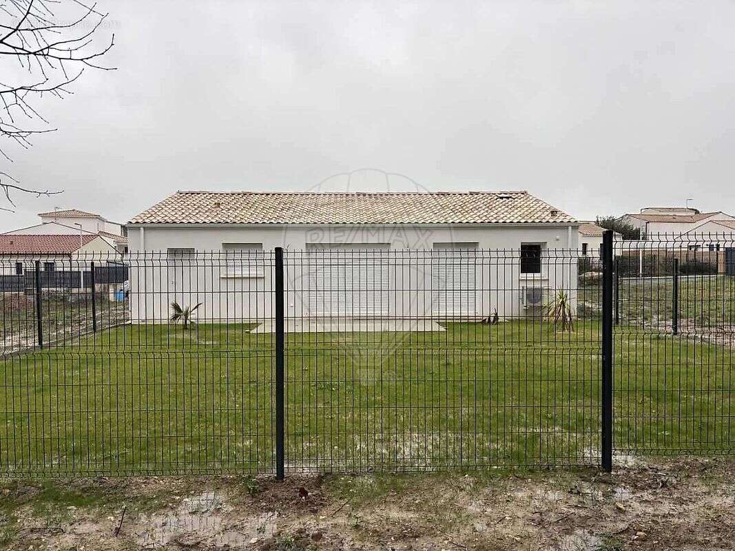 Maison à VAUX-SUR-MER