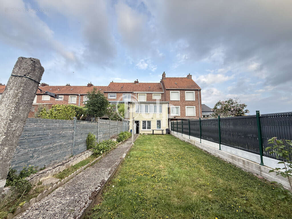 Maison à LA GORGUE