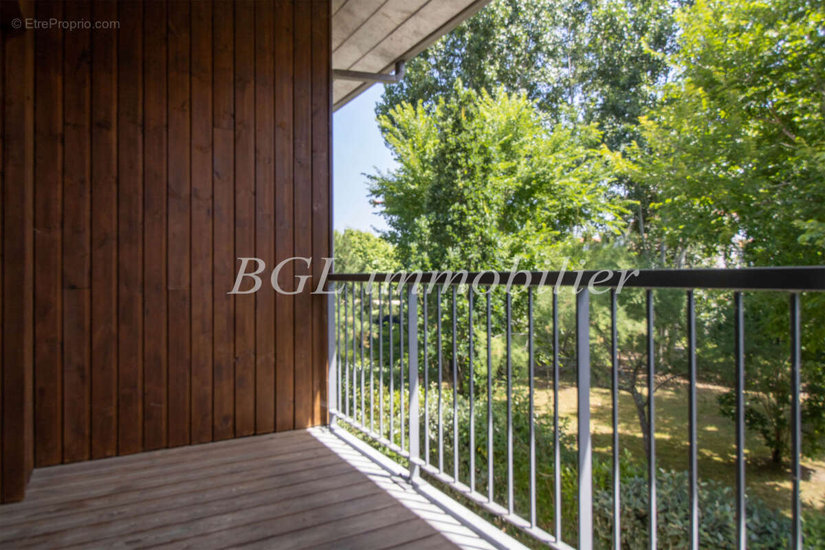 Bel appartement t2 recent avec terrasse et parking - photo 2