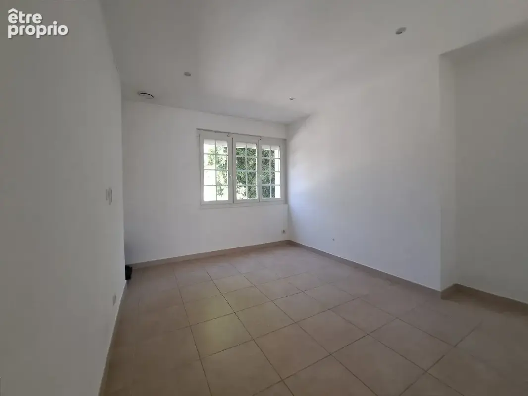 Maison avec 2 appartements et dépendance sur un terrain avec piscine - photo 13