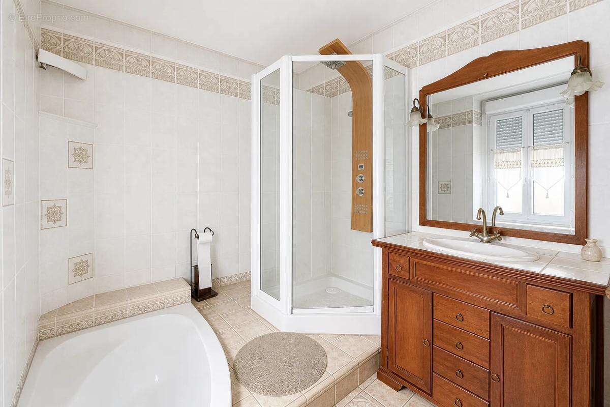 Maison de caractère de 7 pièces de 186 m² à Chécy - photo 12