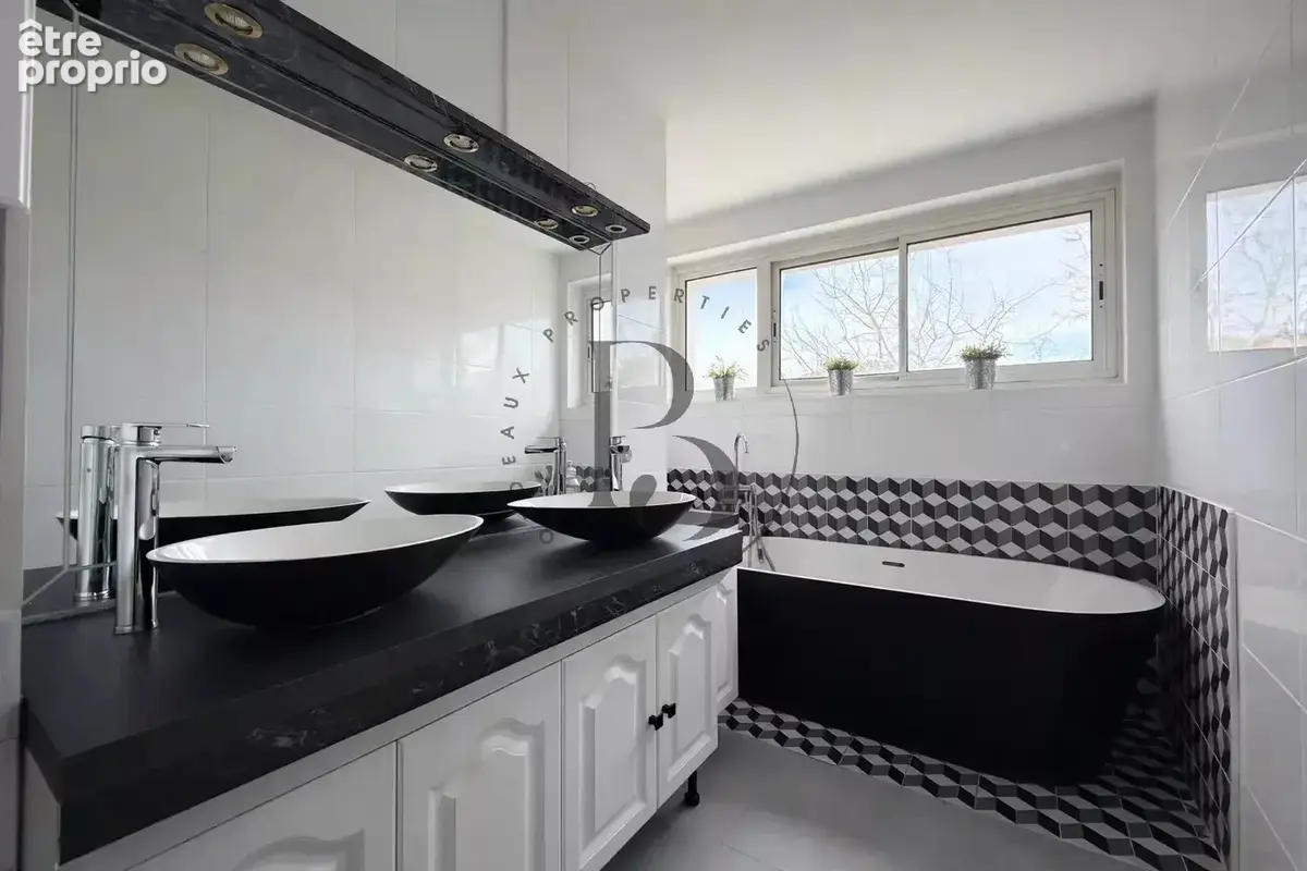 BORDEAUX MERIGNAC - Maison familiale avec jardin, piscine et stationnements - photo 6