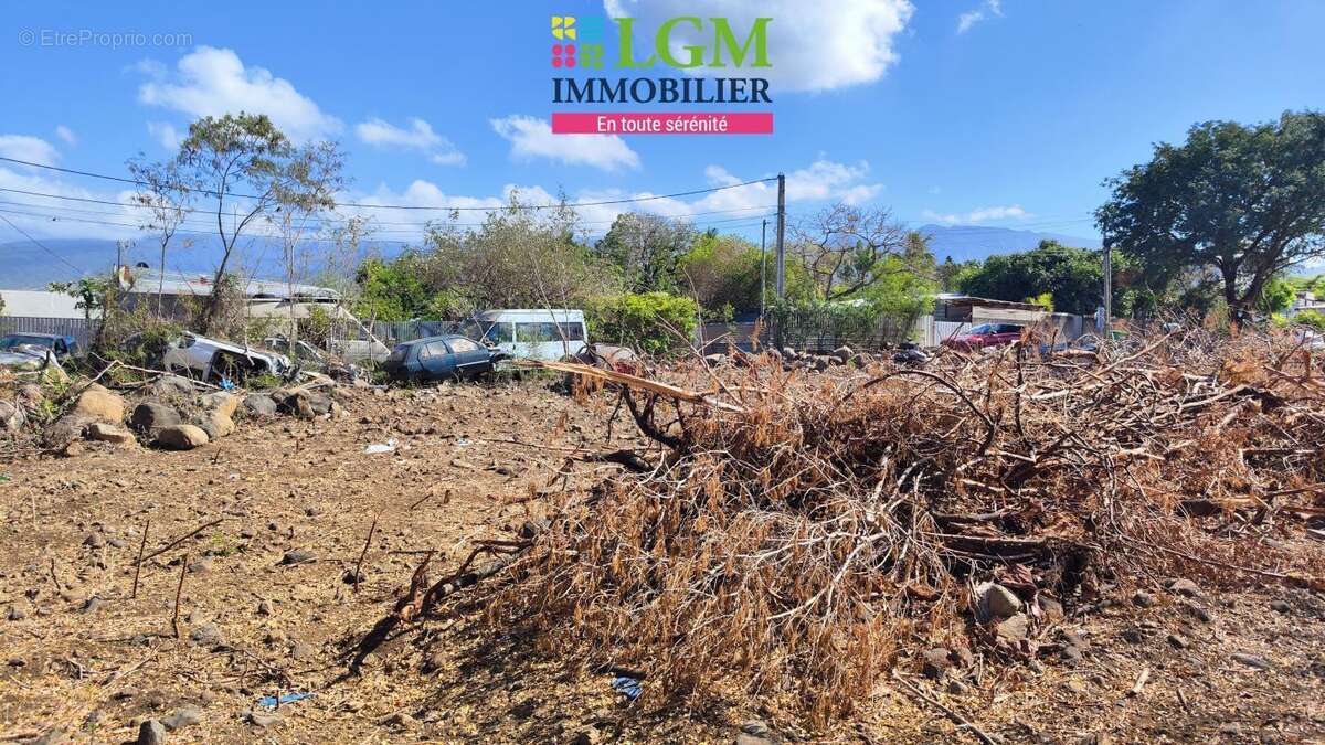 Terrain à SAINT-PIERRE