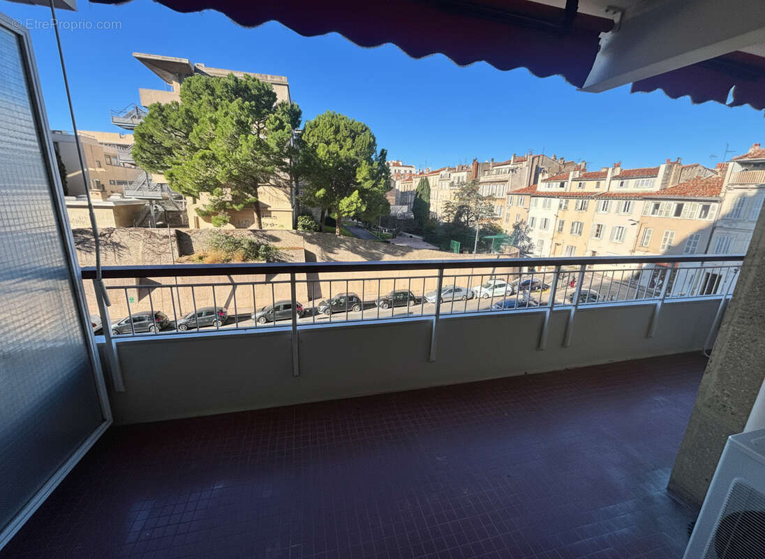 Appartement à MARSEILLE-5E
