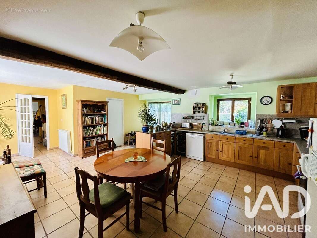 Maison 158 m² à Le Chatellier  - photo 2