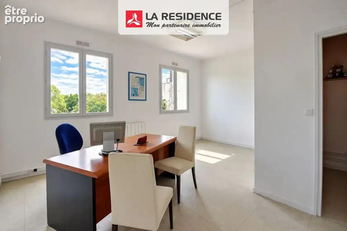 Commerce 105 m² à vendre à Les Mureaux (78130) - photo 1