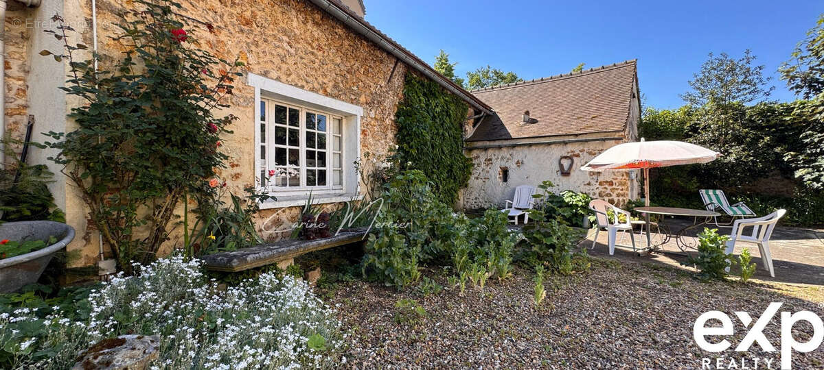 Maison 230 m² à Jouars-Pontchartrain  - photo 2
