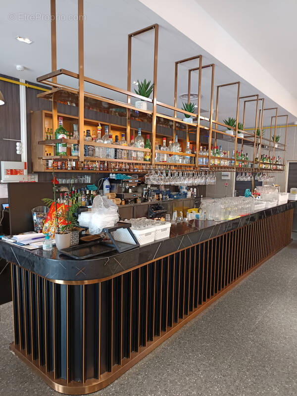 Commerce à SAINT-CYR-L'ECOLE