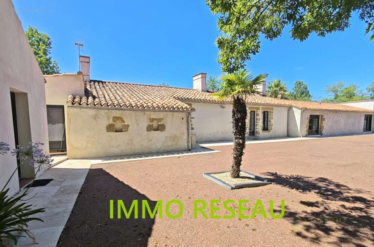 Maison 287 m² à Sallertaine  - photo 2