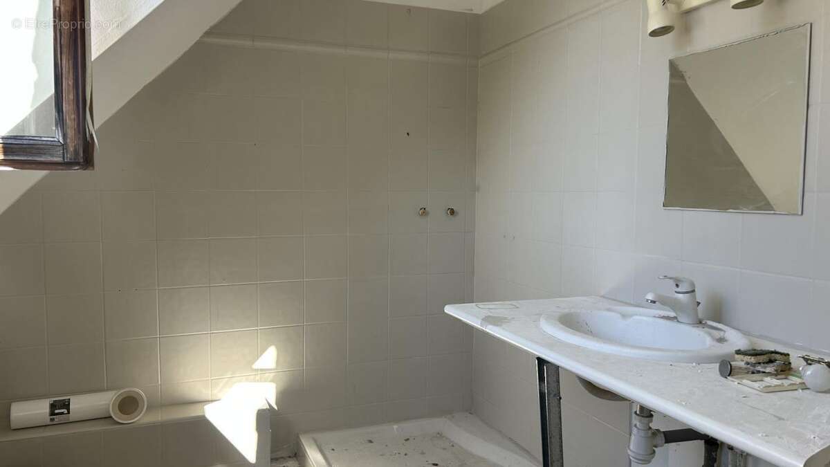 Appartement à ENTRAYGUES-SUR-TRUYERE