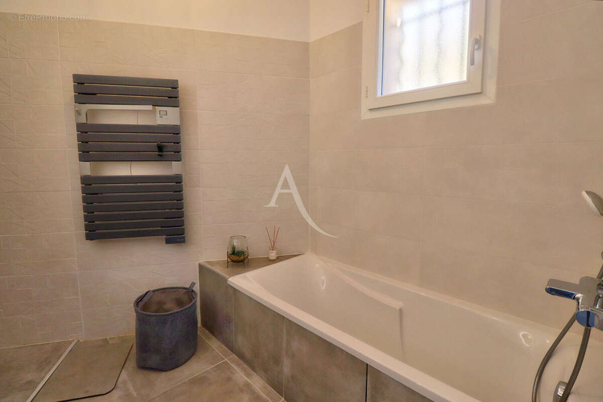 Maison à GREOUX-LES-BAINS