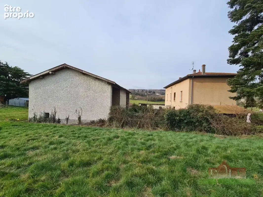 Corps de ferme à rénover de 160m² avec 400 m² de dépendances à JARDIN. - photo 3