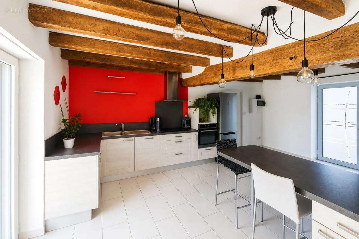 Maison à SAINT-MACAIRE-EN-MAUGES