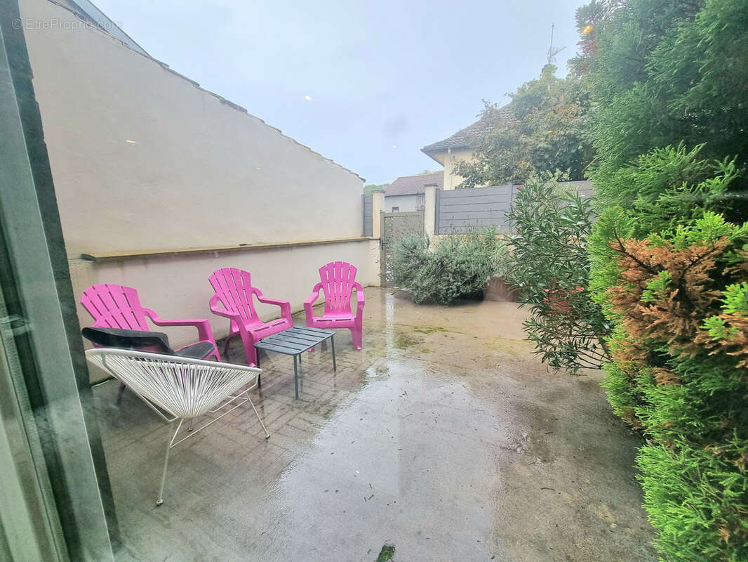 Maison à VIC-SUR-SEILLE