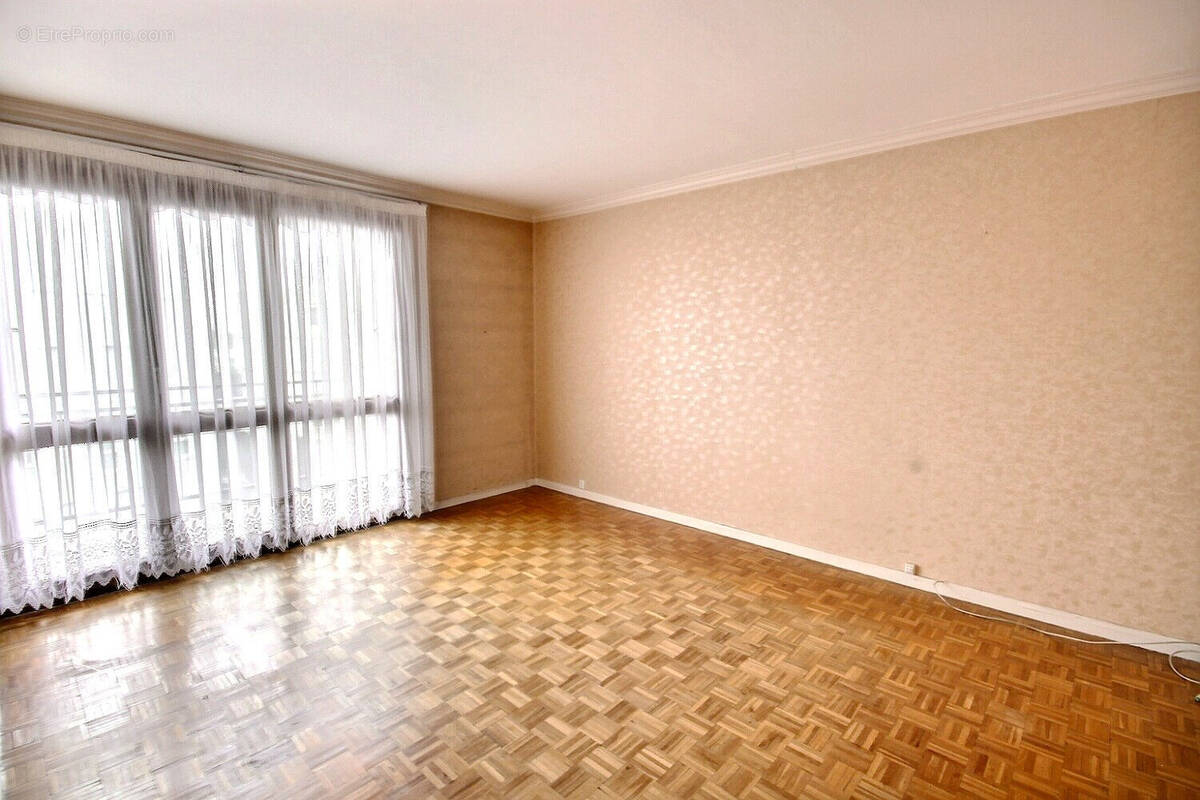 Appartement à FRESNES