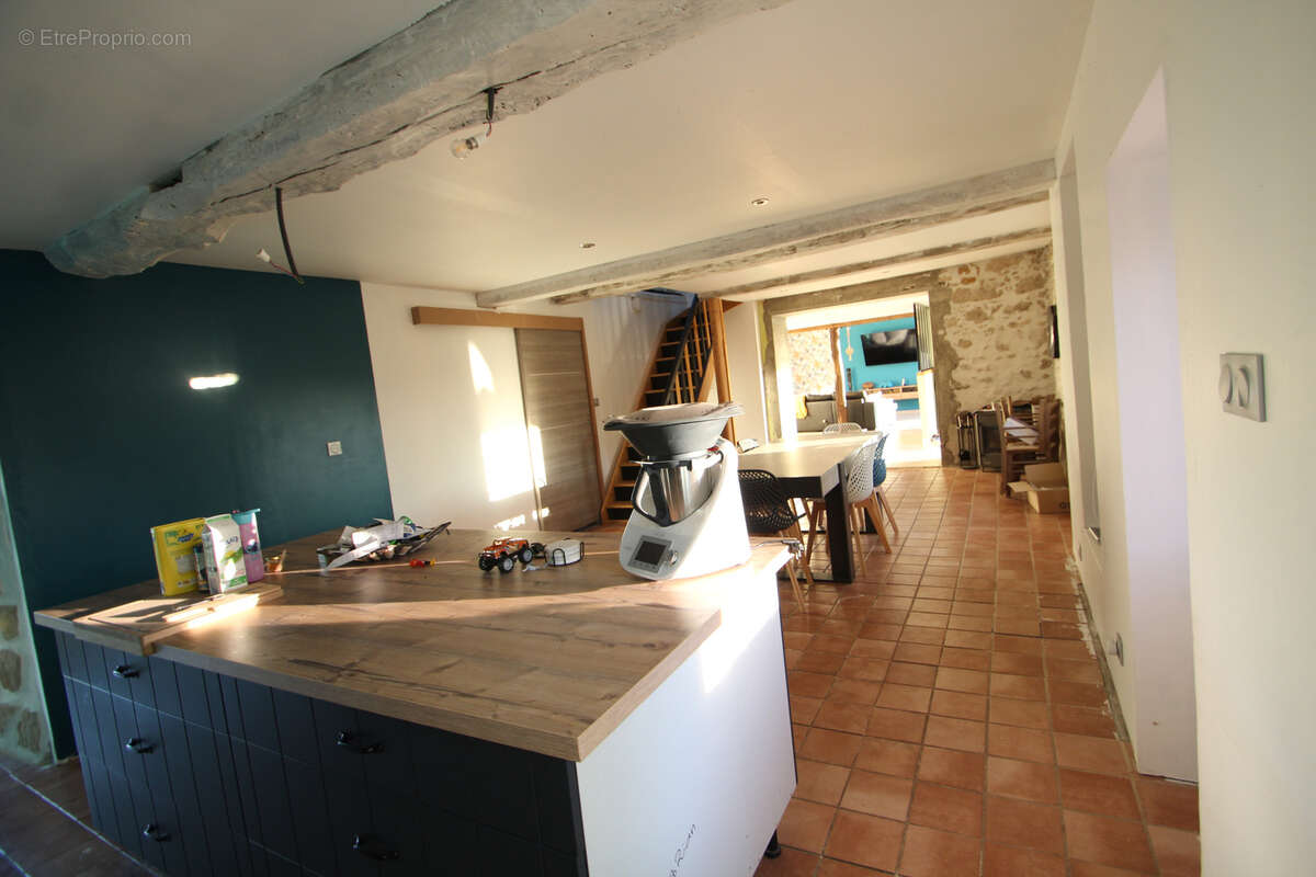 Maison à MONTAIGU-LE-BLIN