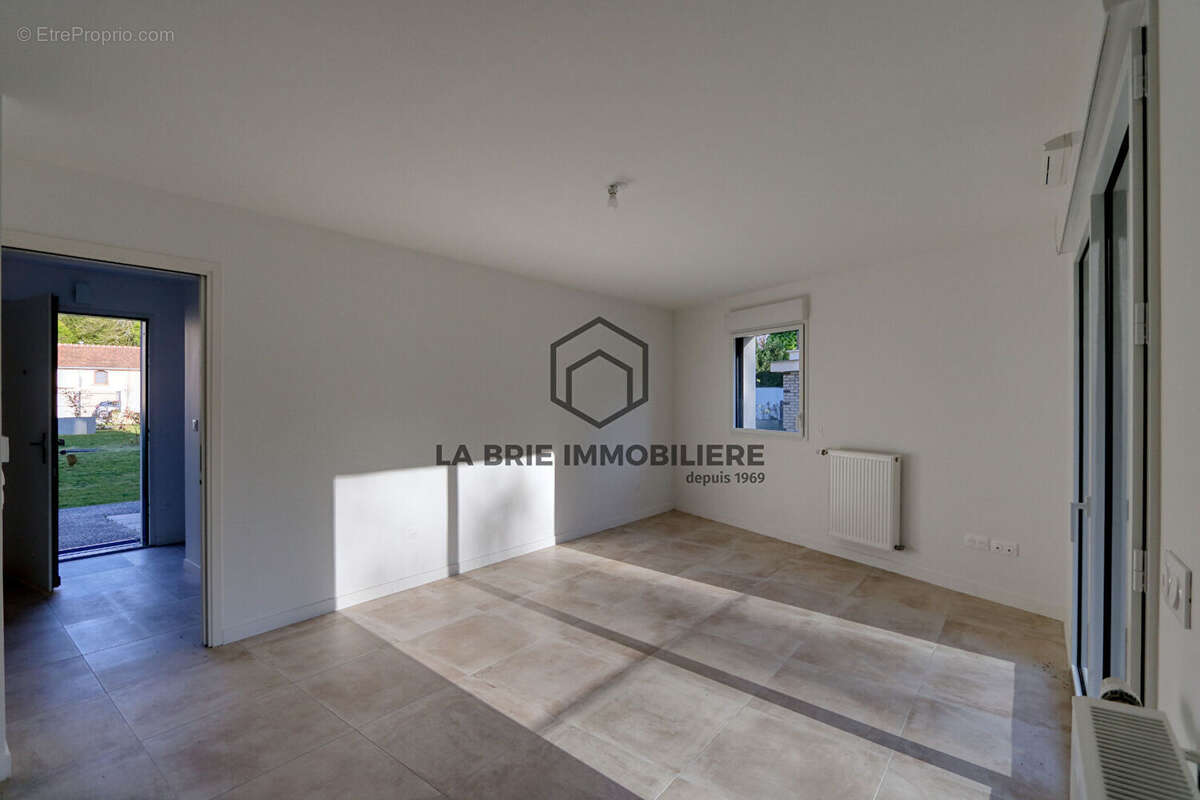 Appartement à RUBELLES